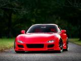 紅色馬自達RX-7 FD